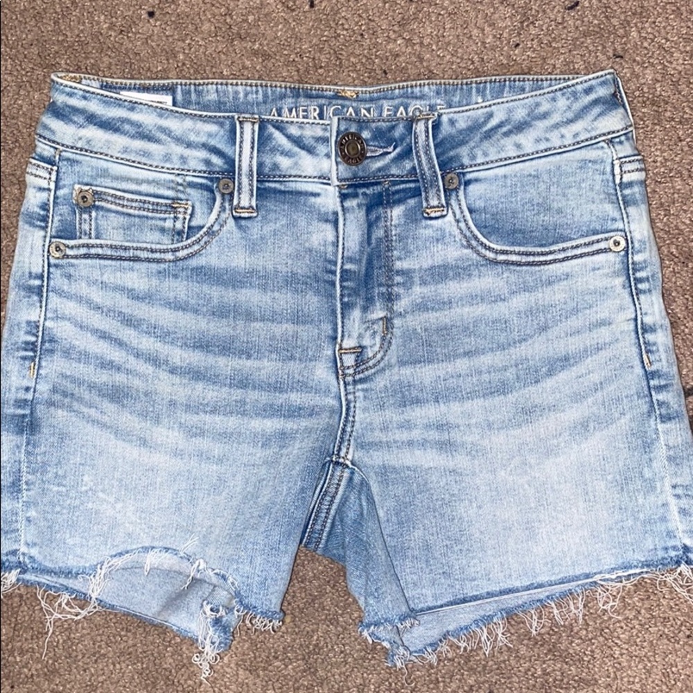 American eagle/light wash shorts